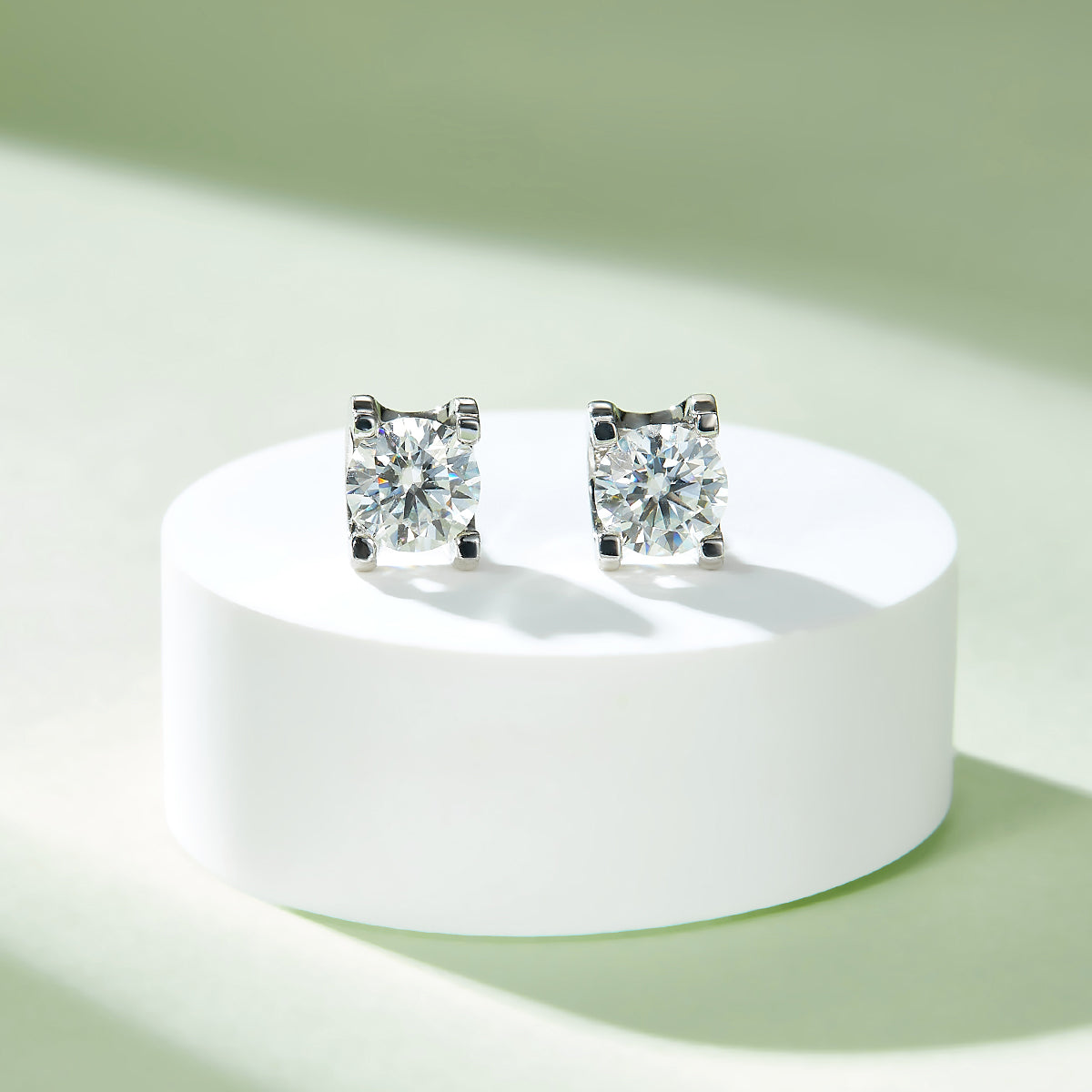 Classic Prong Moissanite Jewelry Set