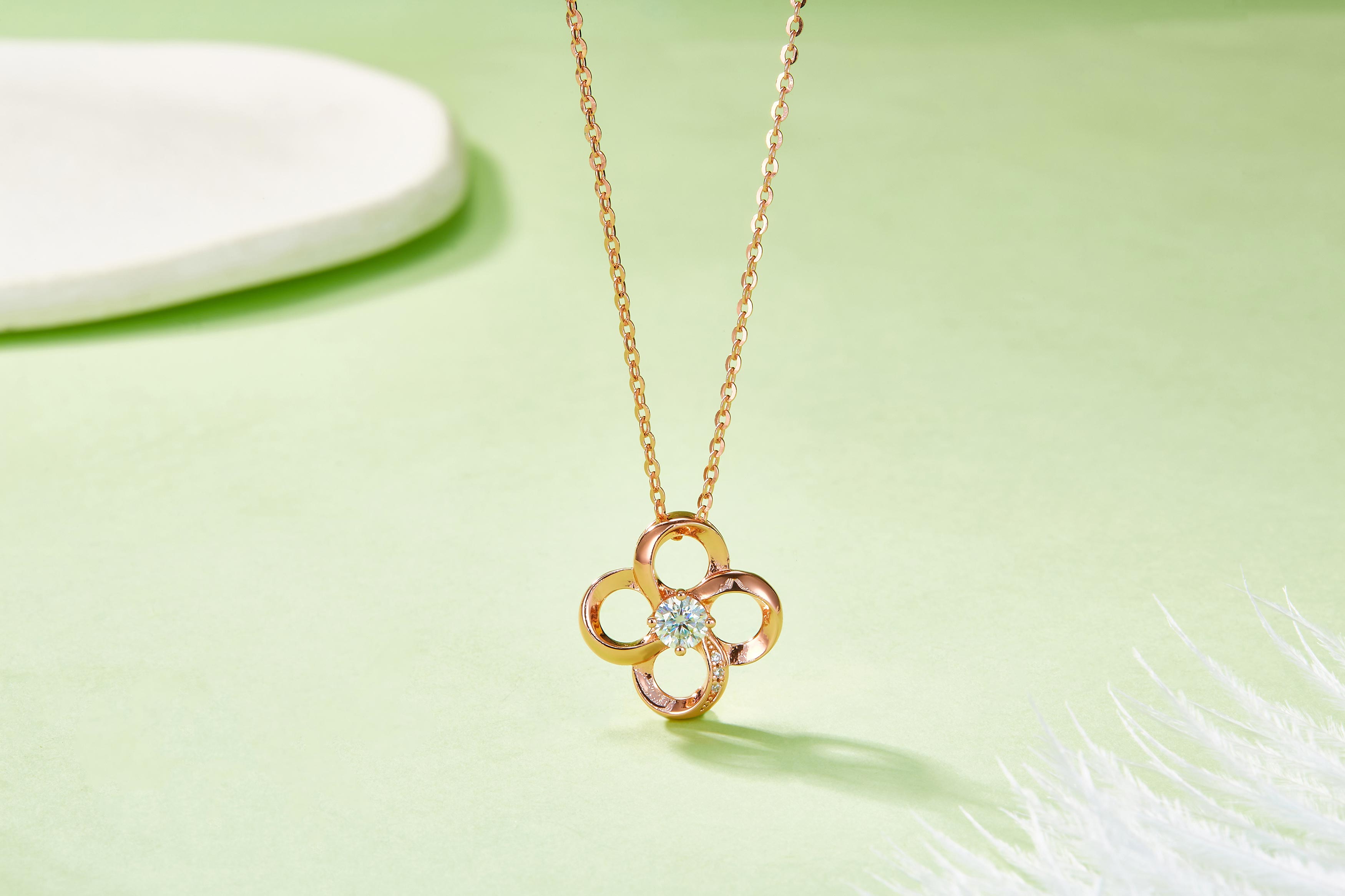 Four‑Leaf Clover Moissanite Necklace in 925 Sterling Silver with Rose Gold Plating – 0.3 ct